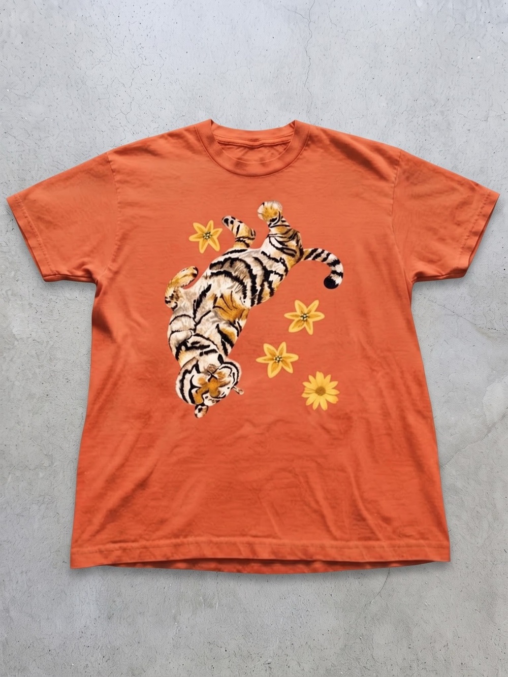 Gildan T-shirt Orange Tiger Floral Print
Graphic Tee